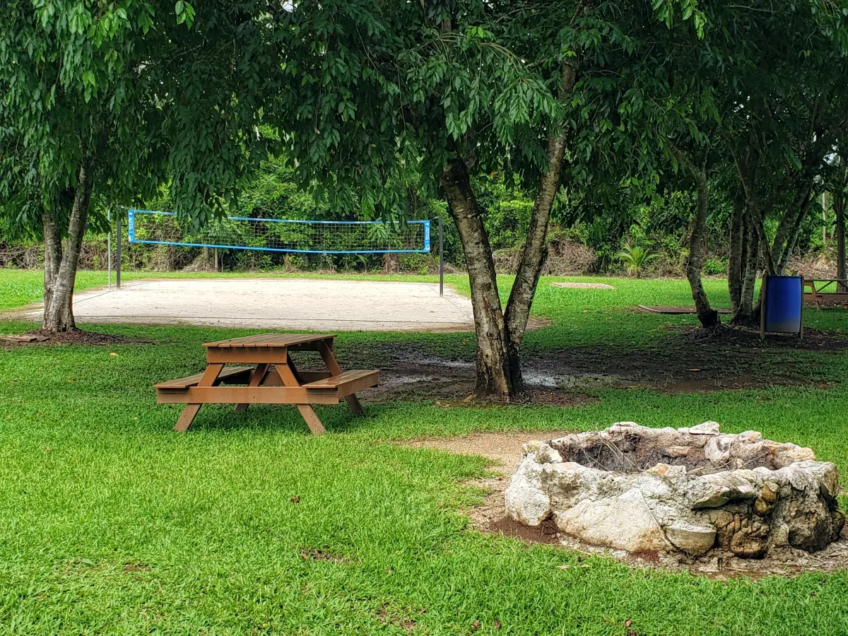 Shaded volleyball court and picnic table at Agua Clara Eco Park